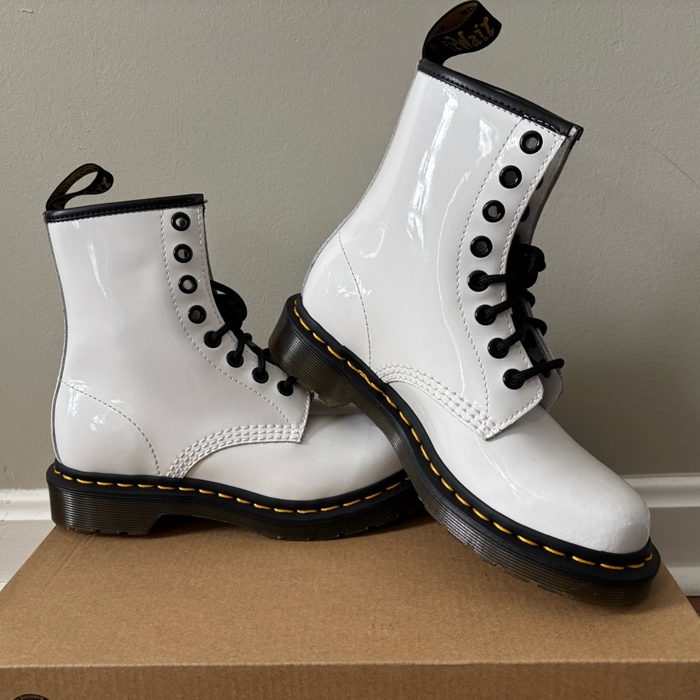 Dr Doc Martens 1460 W White Patent Leather boots Air Wair